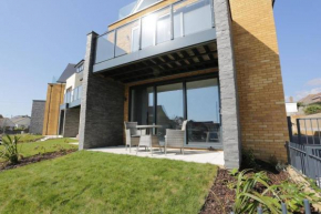 BOURNECOAST: MODERN 2 BED FLAT WITH PATIO - FM8413